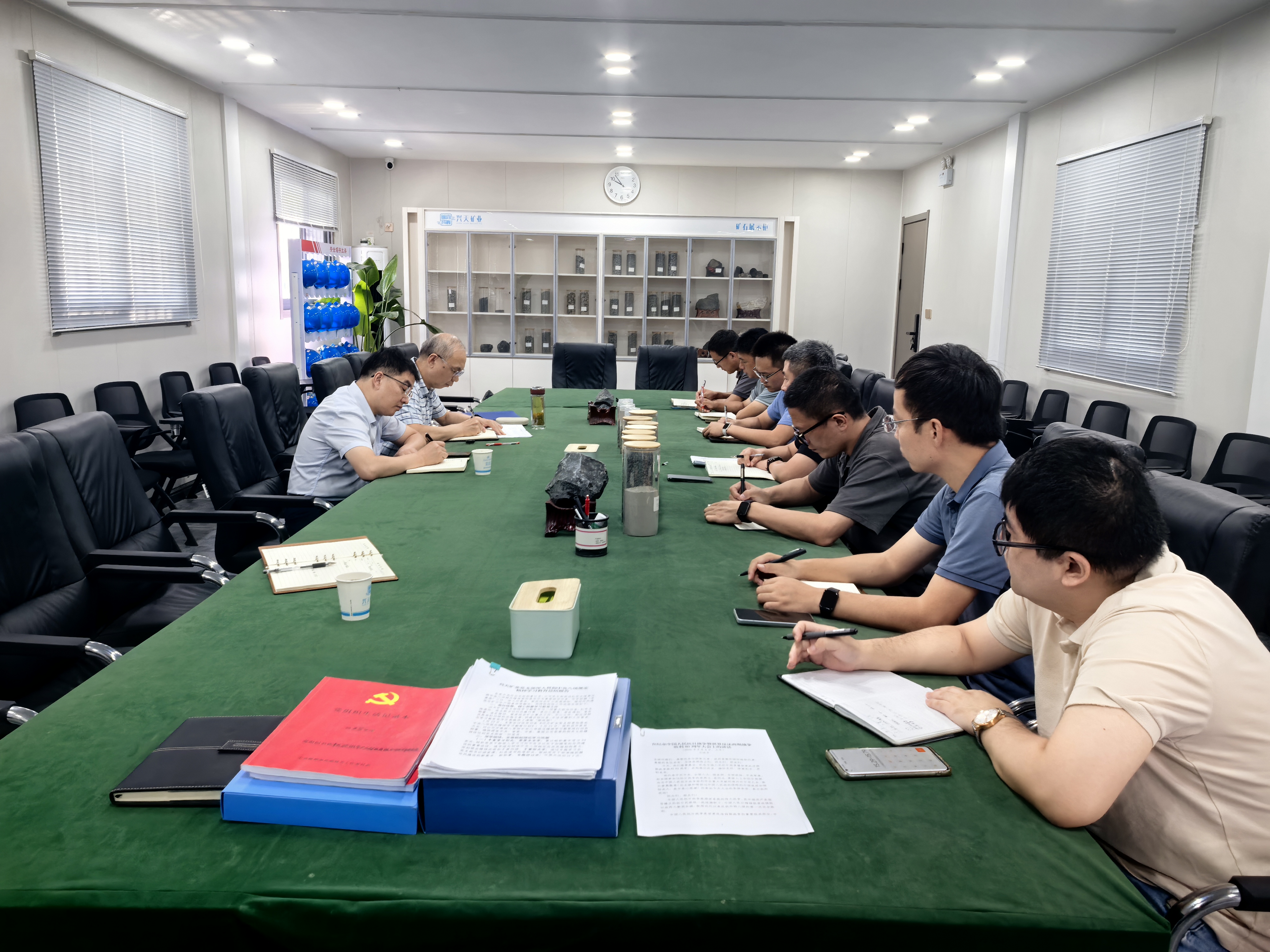 市礦投集團(tuán)黨委書(shū)記、董事長(zhǎng)王峰赴興天礦業(yè)調(diào)度年度重…